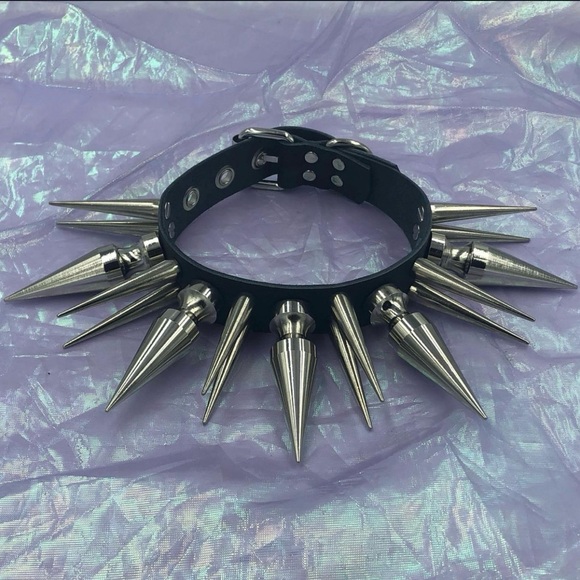 large spiked collar - Picture 6 of 6